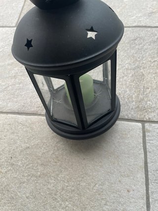 Lanterna decorativa con candela verde