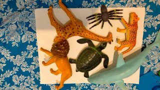 Lote animales de plástico