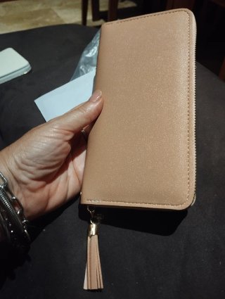 Cartera de mujer con diseño geométrico
