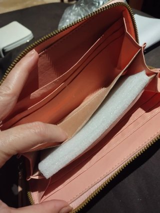 Cartera de mujer con diseño geométrico
