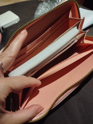 Cartera de mujer con diseño geométrico