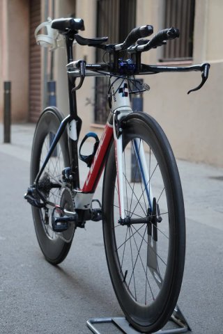 Bicicleta carretera CUBE carbono cambio electronic