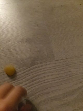 Piedras naranjas con forma de corazón