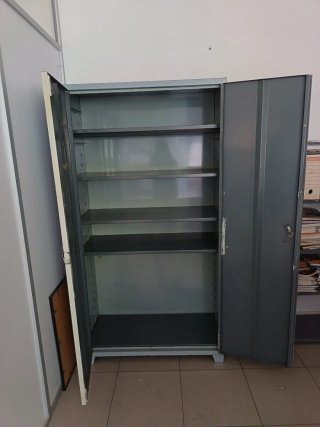 Armario metálico de 2 puertas