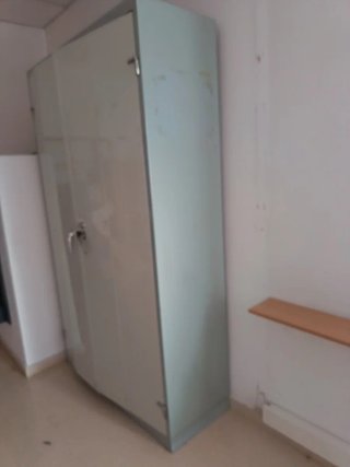 Armario metálico de 2 puertas