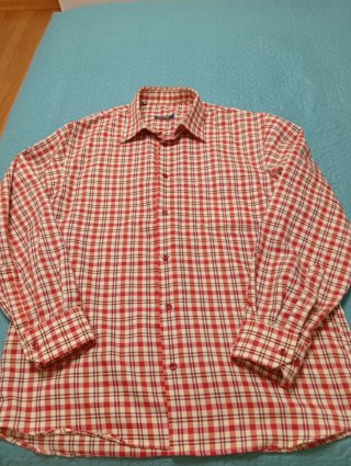 Camisa de cuadros roja y blanca