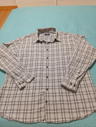 Camisa de cuadros gris y blanca
