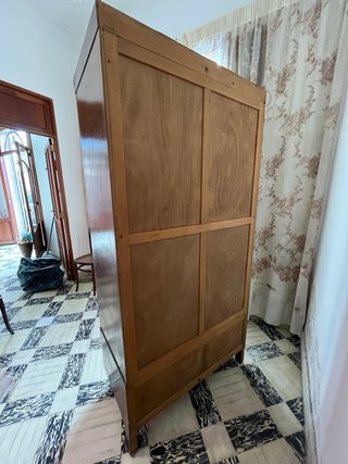 Armario Ropero Antiguo de Madera de raíz.
