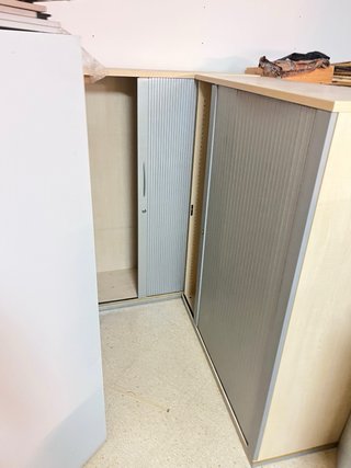 Armario de oficina con puerta persiana