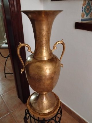 Jarrón de Metal Dorado