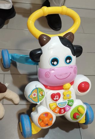 Corre pasillos musical vaca