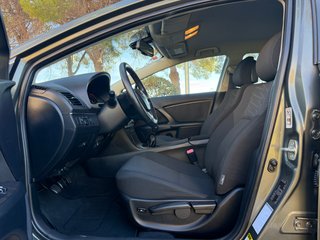 Toyota Avensis 1.8. Garantia. Transferencia .