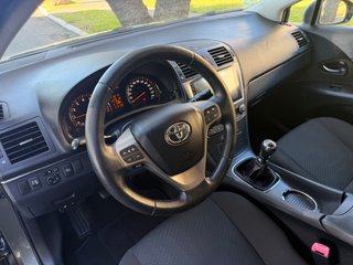 Toyota Avensis 1.8. Garantia. Transferencia .