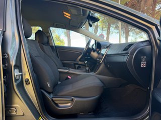 Toyota Avensis 1.8. Garantia. Transferencia .