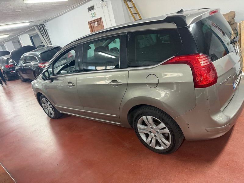 Peugeot 5008 2.0 HDI Sport Pack 2010, foto 2