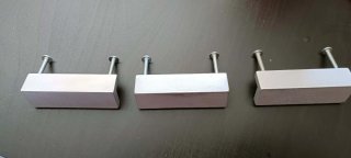 3 tiradores/pomos metálicos rectangulares