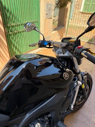Yamaha Naked Negra