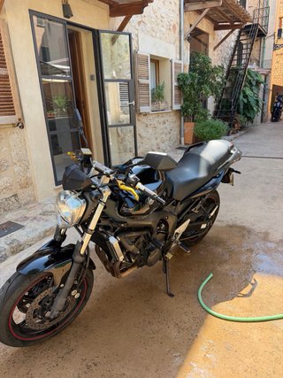 Yamaha Naked Negra