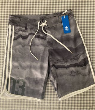 Pantalón/bañador adidas NUEVO. Talla 31.