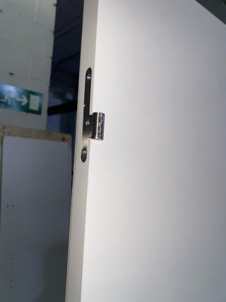 Puerta blanca interior completamente nueva