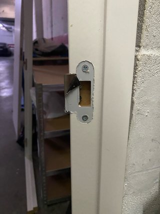 Puerta blanca interior completamente nueva