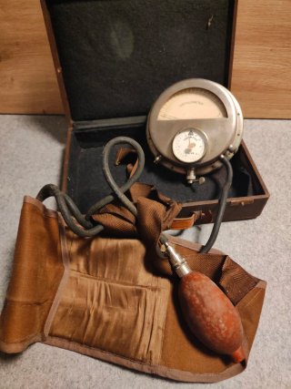 Antiguo Tensiómetro Médico Colección S.XX