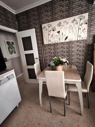 Conjunto Salón: Vitrina, Aparador, Mesa y 4 sillas