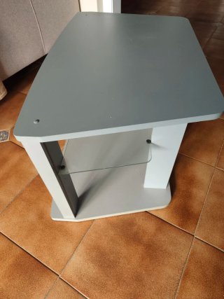 Mesa de TV con Estante de Cristal