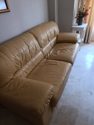 Sofá de Piel Beige