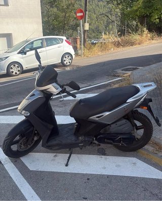 Scooter Kymco Agility Gris