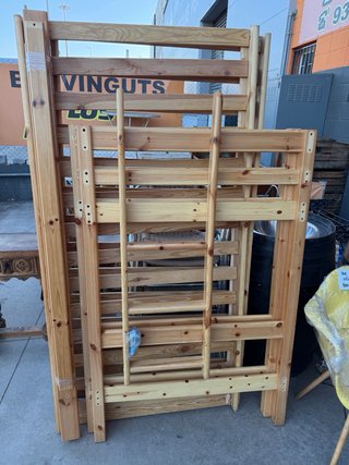 Litera de madera con somieres