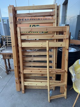 Litera de madera con somieres