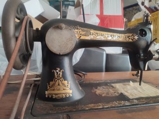 Máquina de Coser Singer Antigua con Motor