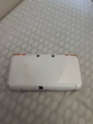 New Nintendo 2DS XL Blanca y Naranja