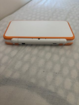 New Nintendo 2DS XL Blanca y Naranja