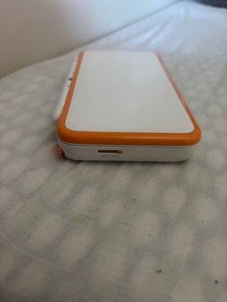 New Nintendo 2DS XL Blanca y Naranja