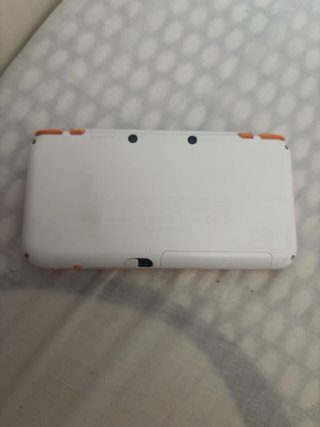 New Nintendo 2DS XL Blanca y Naranja