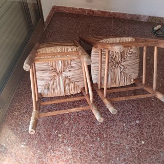 Juego de 2 sillas de madera y ratán