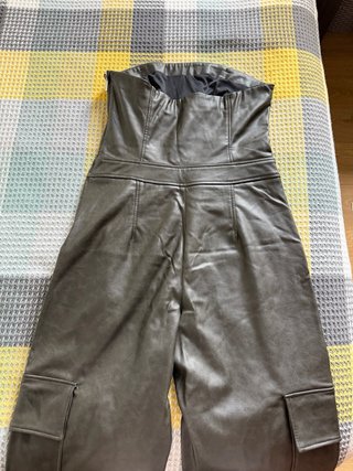 Mono de cuero sintético negro