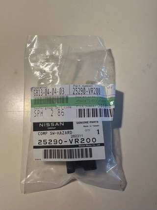 Interruptor 4 intermitentes Nissan NP300 2007