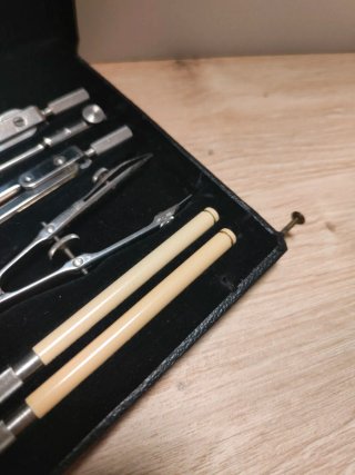 ANTIGUO Estuche Compases SLL UNIS FRANCE (Años 40)