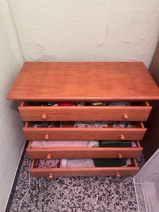 Conjunto pino macizo- 2 mesitas y 1 cómoda