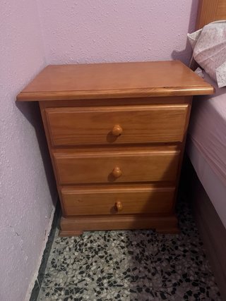 Conjunto pino macizo- 2 mesitas y 1 cómoda