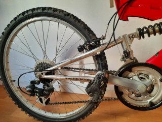 Bicicleta de Montaña Roja 24'