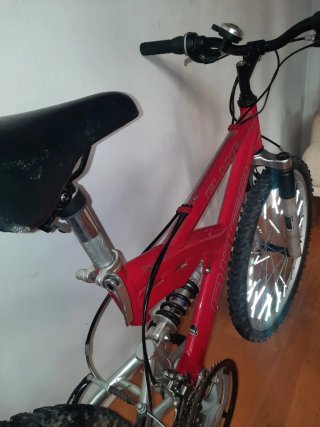 Bicicleta de Montaña Roja 24'