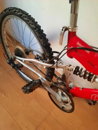 Bicicleta de Montaña Roja 24'