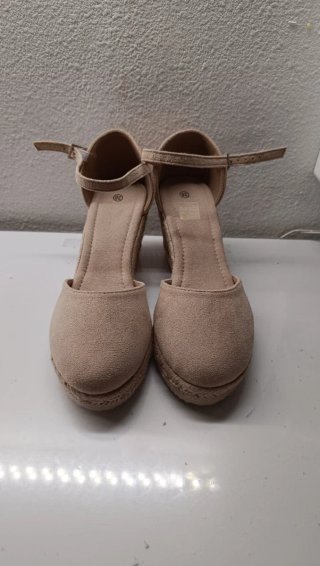 Sandalias con plataforma beige Talla 38