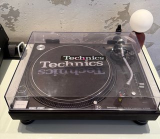 Set DJ: 2 Platos Technics y Mesa Allen & Heath