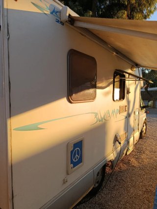 Autocaravana Ford rimor perfilada