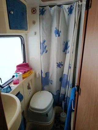 Autocaravana Ford rimor perfilada